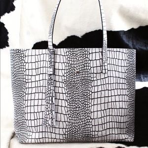 Carolina Crowley Luxury textured leather bag